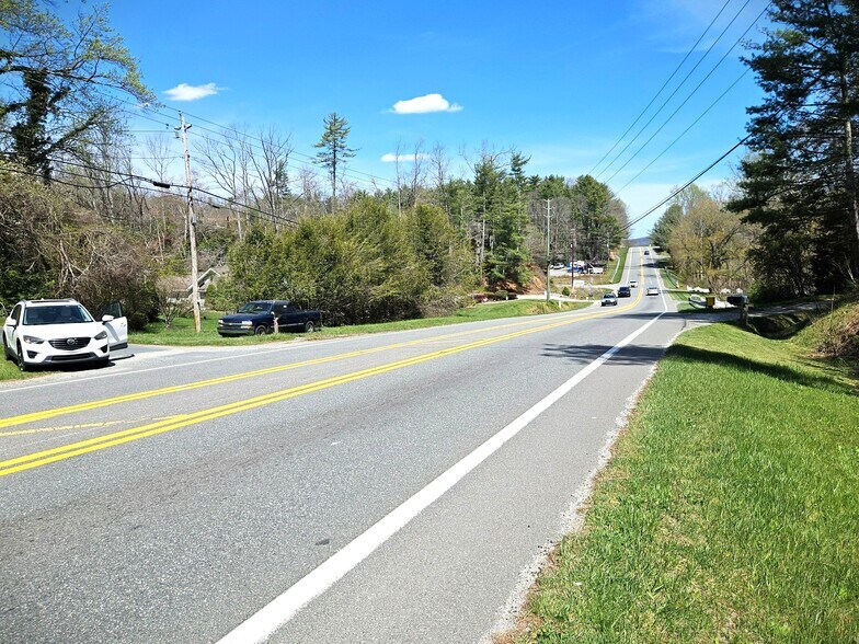 99999 US 19E hwy, Spruce Pine, NC à vendre - Photo de l’immeuble – Image 2 sur 7
