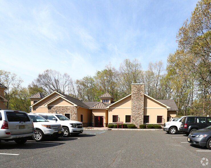88 S Lakeview Dr, Gibbsboro, NJ à vendre - Photo de l’immeuble – Image 3 sur 6