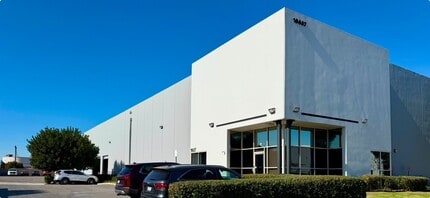 10631-10637 Hathaway Dr, Santa Fe Springs, CA à louer Photo de l’immeuble– Image 1 sur 2