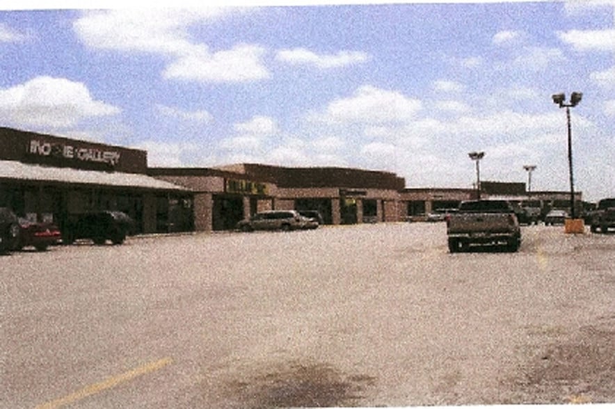 1600 N Sara Dewitt Dr, Gonzales, TX à louer - Photo principale – Image 1 sur 3