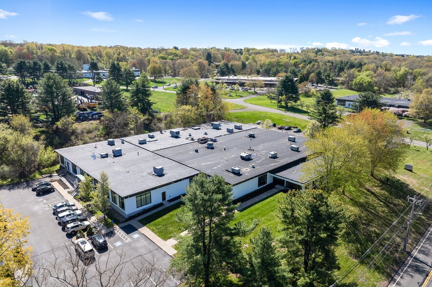 2 Barnes Industrial Park Rd S, Wallingford, CT à vendre - Photo de l’immeuble – Image 2 sur 6