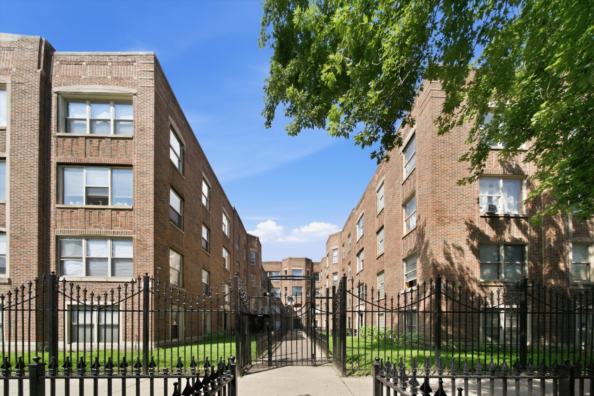7550-7558 S Essex Ave, Chicago, IL à vendre Photo de l’immeuble– Image 1 sur 10