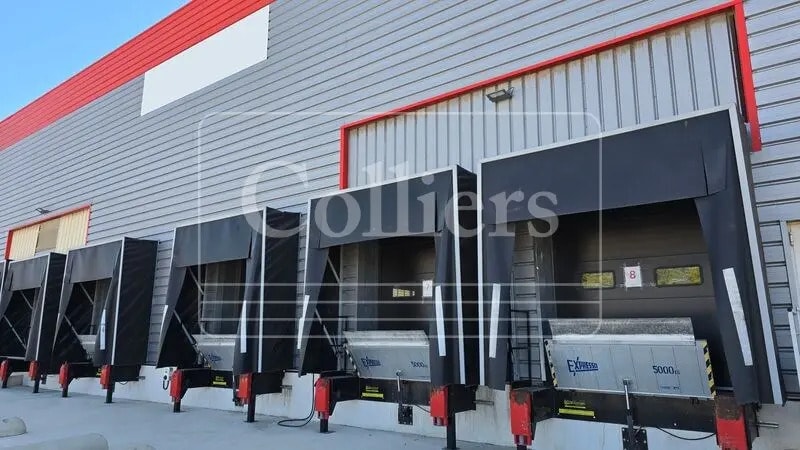 Local d’activités dans Gignac-la-Nerthe à louer - Photo principale – Image 2 sur 3