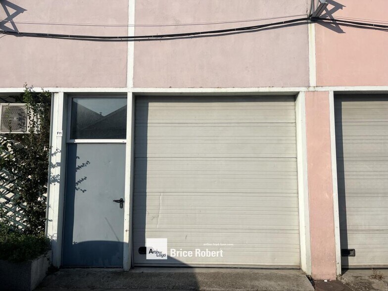 Local d’activités dans Venissieux à louer - Photo de l’immeuble – Image 1 sur 5