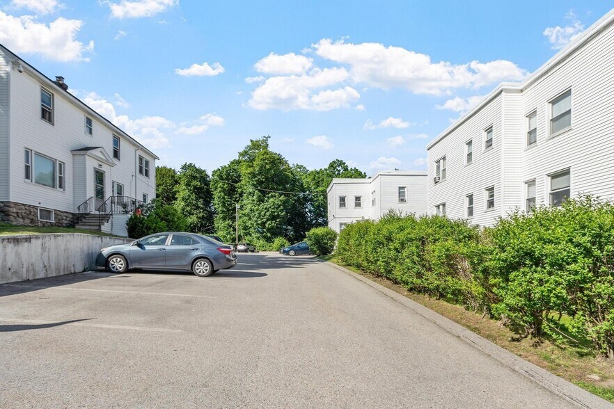 2 Ureco Ter, Worcester, MA à vendre - Photo de l’immeuble – Image 2 sur 9
