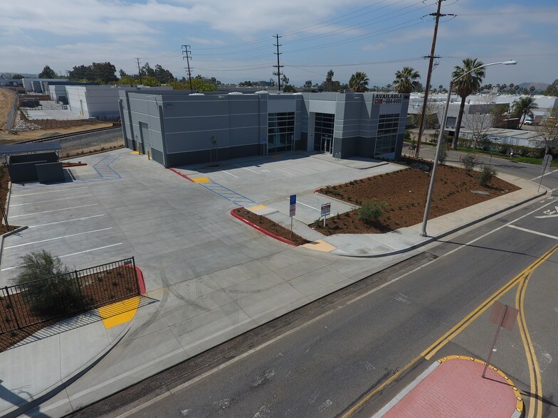 1080 Marlborough Ave, Riverside, CA à louer - Photo principale – Image 3 sur 3