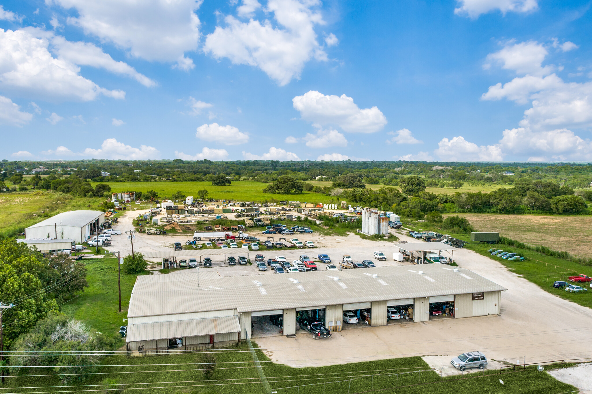 14685 Old Frio City Rd, Lytle, TX à louer Photo de l’immeuble– Image 1 sur 10