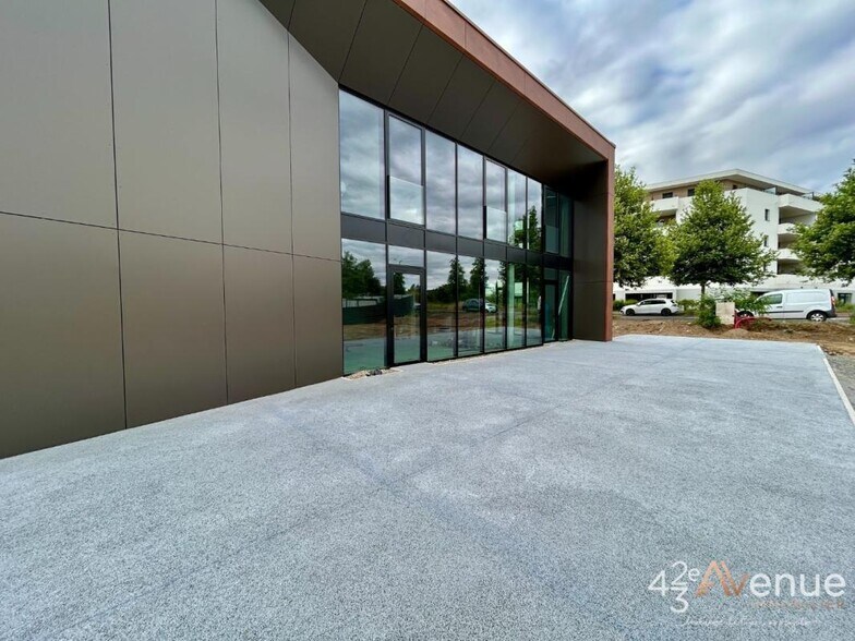 Local commercial dans Andrézieux-Bouthéon à louer - Photo de l’immeuble – Image 3 sur 4