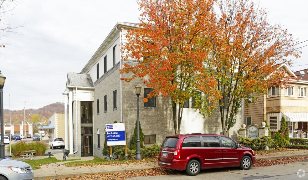 615 5th Ave, Coraopolis, PA à louer - Photo principale – Image 1 sur 50