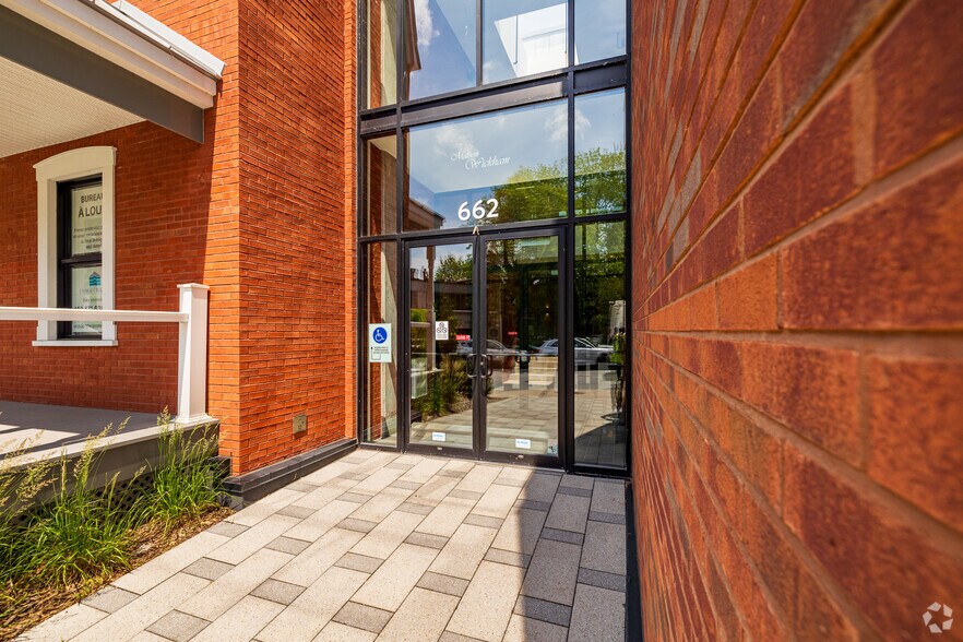 662 Av Victoria, St-Lambert, QC à louer - Photo de l’immeuble – Image 3 sur 8