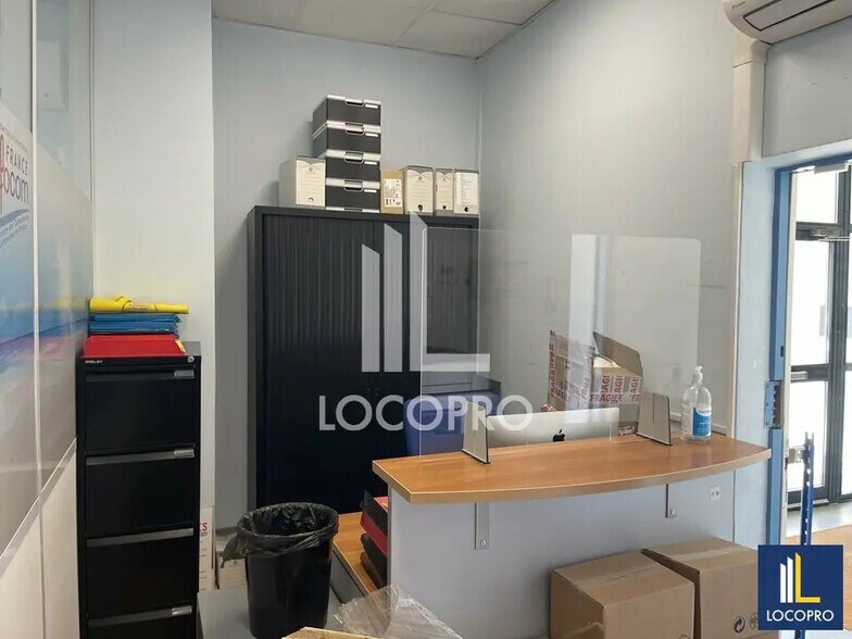Bureau dans Aubagne à louer - Photo de l’immeuble – Image 2 sur 8