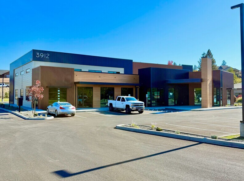 3912 N Schreiber Way, Coeur d'Alene, ID à louer - Photo de l’immeuble – Image 1 sur 4