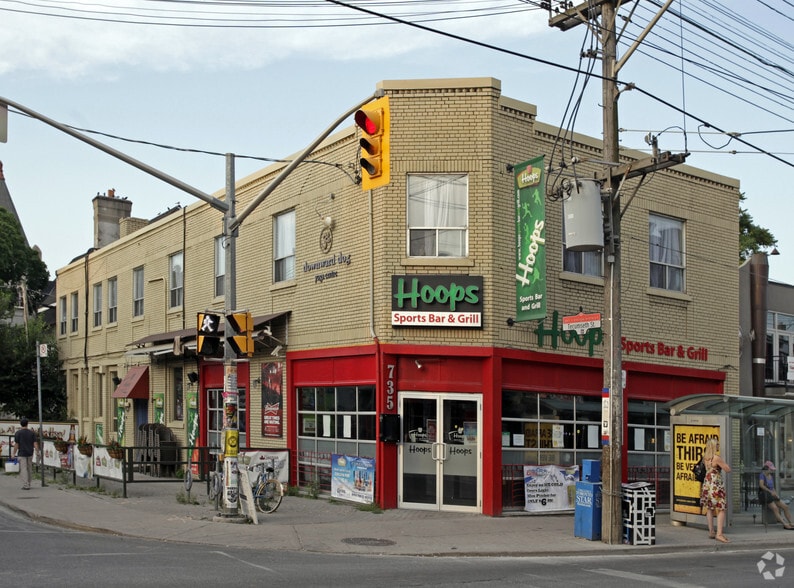 735-739 Queen St W, Toronto, ON à louer - Photo principale – Image 1 sur 4