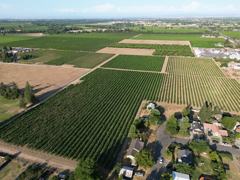 17490 N Bruella Rd, Lodi, CA à vendre - Photo de l’immeuble – Image 3 sur 11