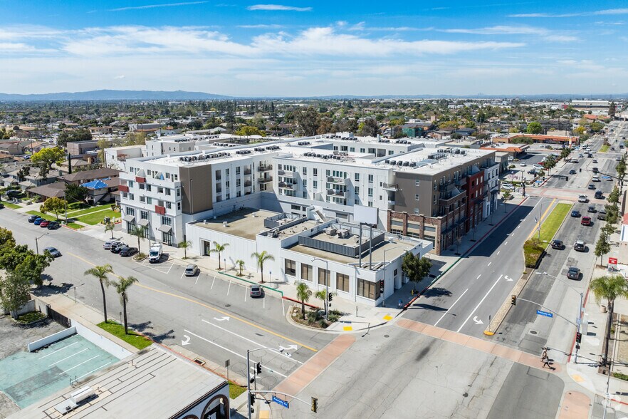 152 E Foothill Blvd, Azusa, CA à vendre - Photo de l’immeuble – Image 2 sur 7