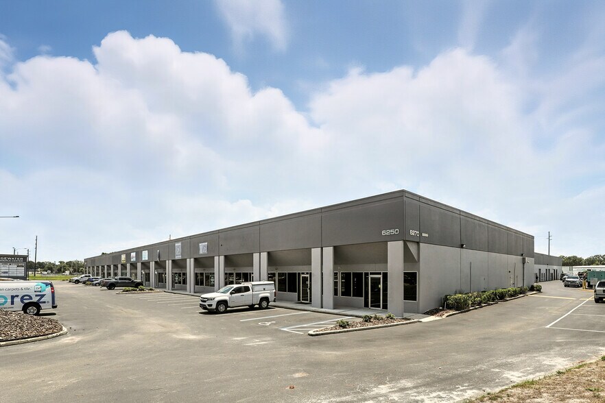 6250-6270 Edgewater Dr, Orlando, FL à louer - Photo de l’immeuble – Image 3 sur 11