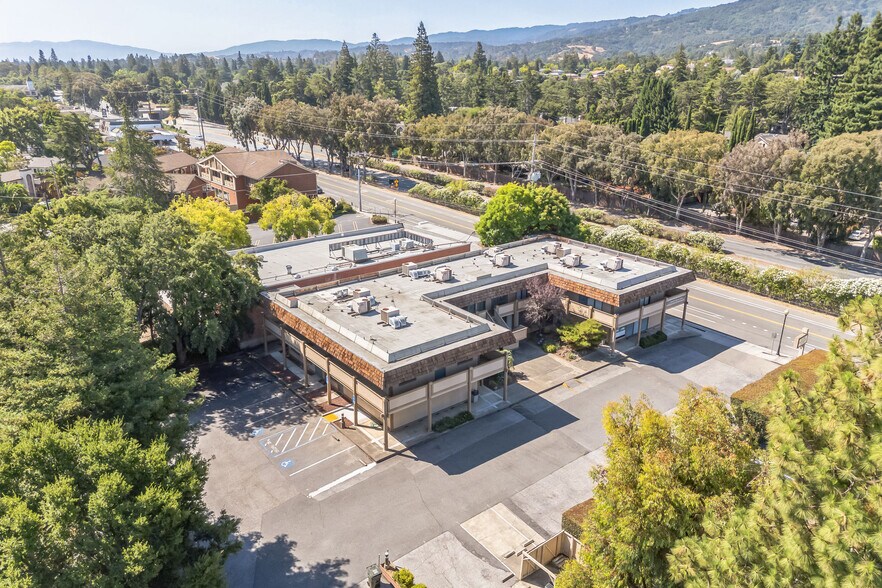 881 Fremont Ave, Los Altos, CA à vendre - Photo de l’immeuble – Image 2 sur 6