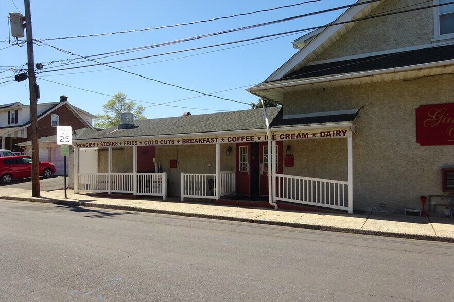 427 N Chestnut St, Lansdale, PA à vendre - Photo de l’immeuble – Image 2 sur 21