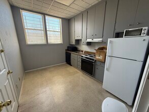 1420 W Kettleman Ln, Lodi, CA à louer Photo intérieure– Image 2 sur 10