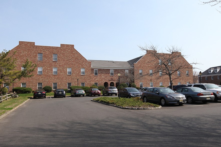 179 Avenue at the Cmn, Shrewsbury, NJ à louer - Photo de l’immeuble – Image 1 sur 1