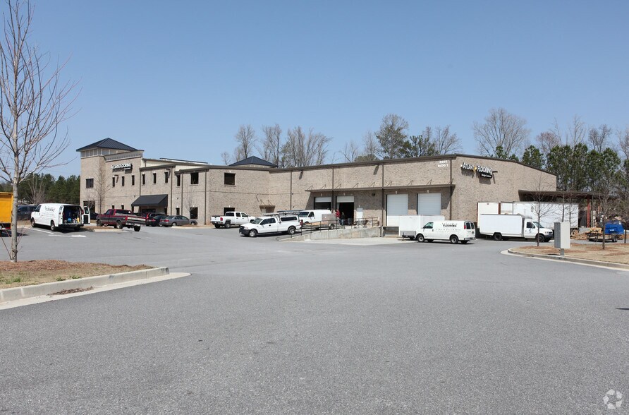 3665 Swiftwater Park Dr, Suwanee, GA à louer - Photo de l’immeuble – Image 2 sur 2
