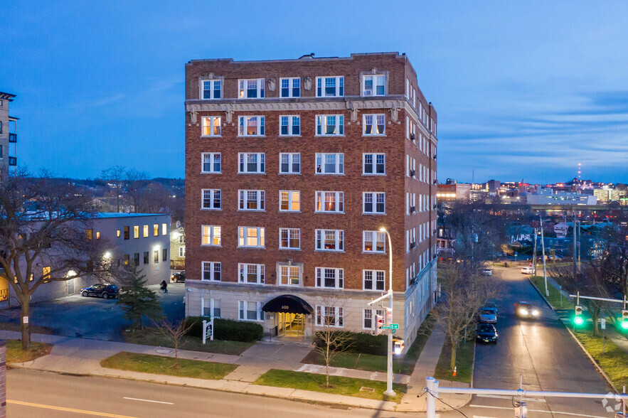 Lifestyle Apartments at Syracuse portefeuille de 2 biens à vendre sur LoopNet.fr - Photo principale – Image 2 sur 2