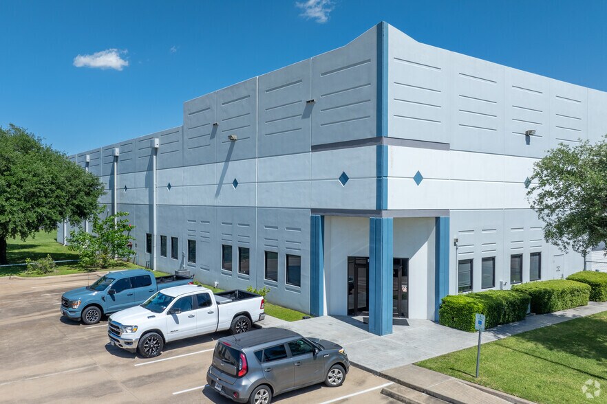 9725 Kirkton Dr, Houston, TX à louer - Photo de l’immeuble – Image 2 sur 5