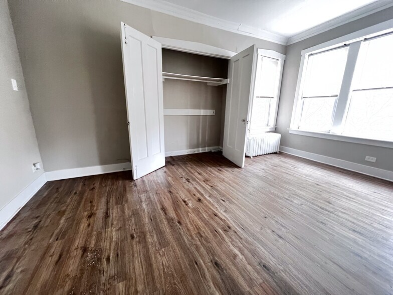 2730 E 79th St, Chicago, IL à vendre - Photo de l’immeuble – Image 3 sur 8