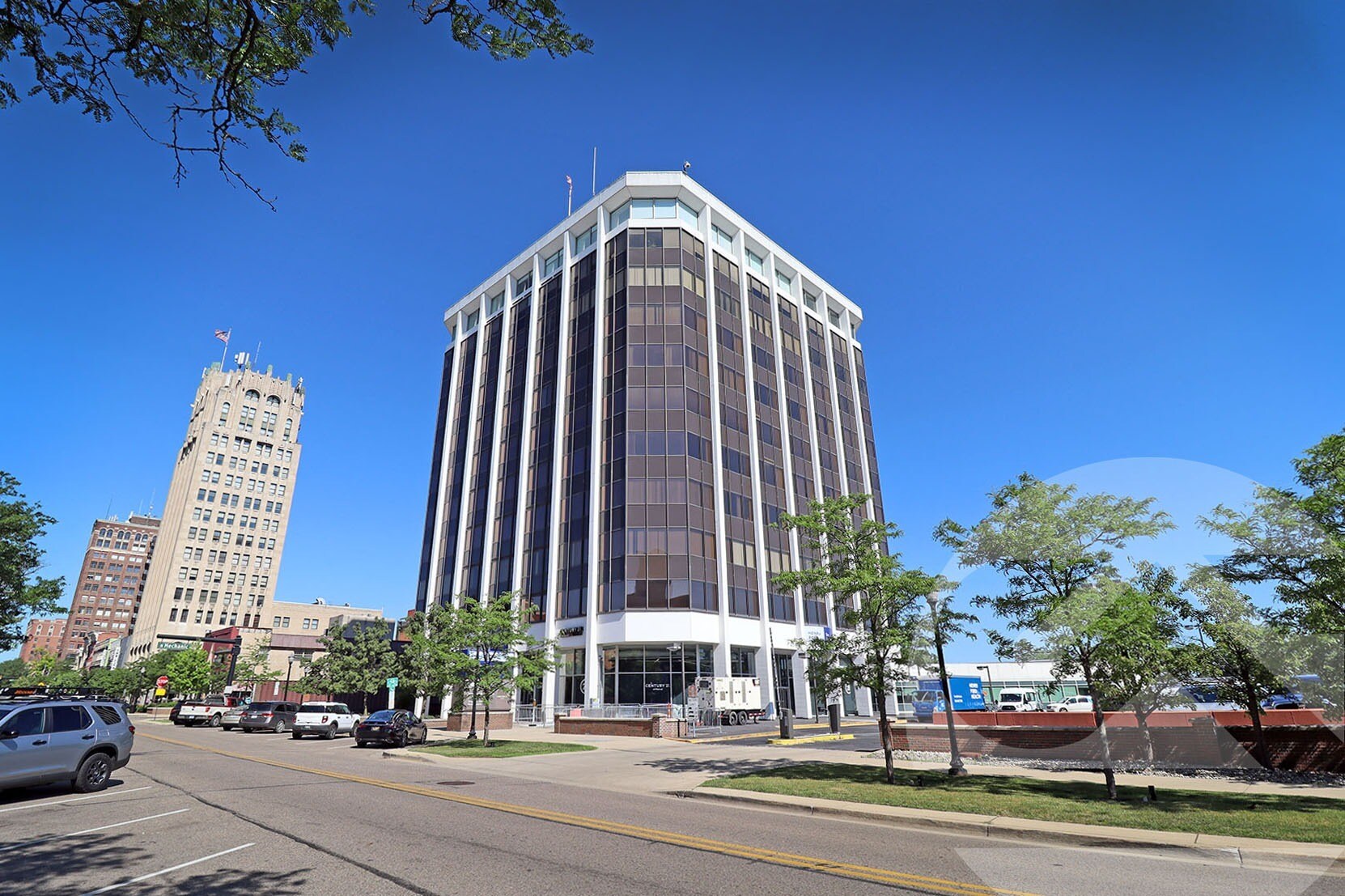 100 E Michigan Ave, Jackson, MI à louer Photo de l’immeuble– Image 1 sur 6