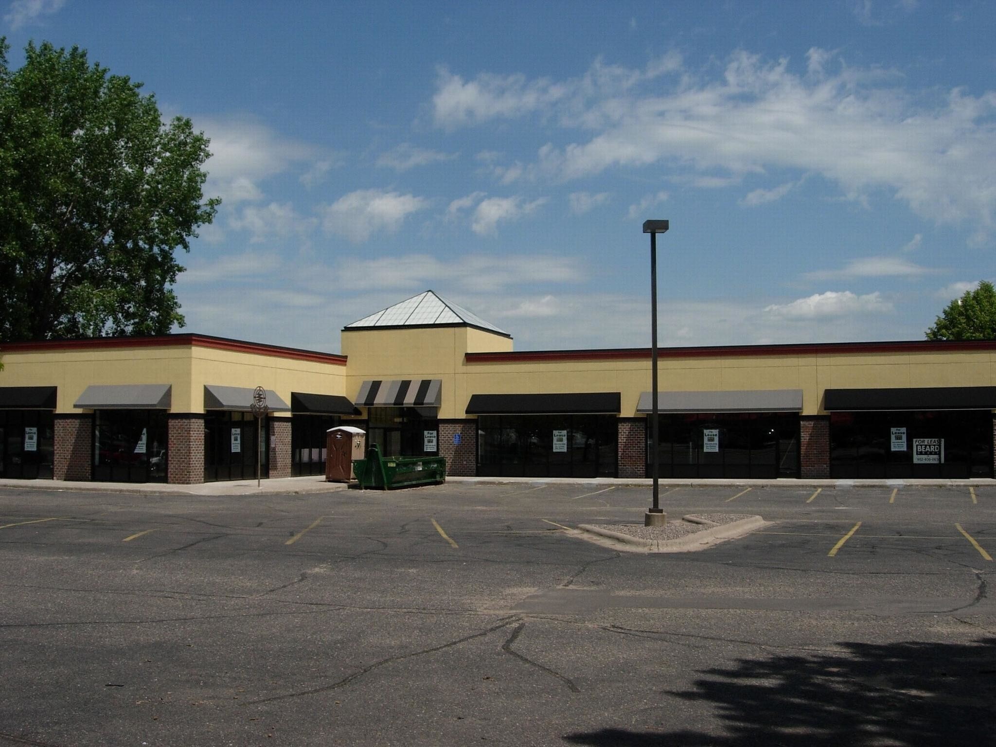 35-49 Central St, Circle Pines, MN à louer Photo principale– Image 1 sur 16