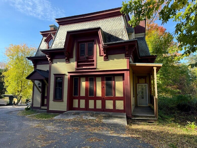 56 Park St, Malone, NY à vendre - Photo de l’immeuble – Image 2 sur 26