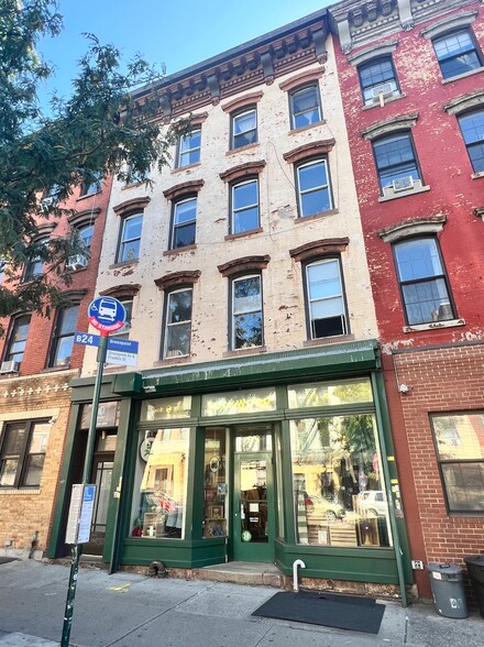 98 Greenpoint Ave, Brooklyn, NY à vendre - Photo de l’immeuble – Image 1 sur 16