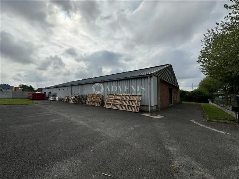 Local d'activités dans Savigny-le-Temple à vendre - Photo de l’immeuble – Image 1 sur 9
