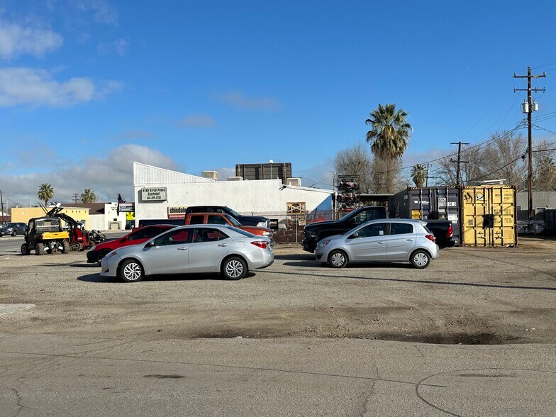 108 N Chester Ave, Bakersfield, CA à vendre - Photo de l’immeuble – Image 3 sur 12