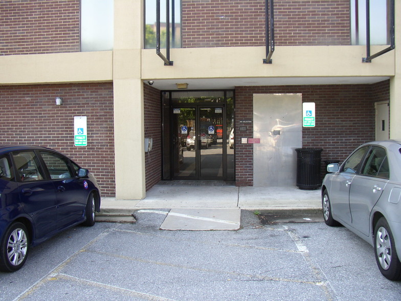 5249 Duke St, Alexandria, VA à louer - Photo de l’immeuble – Image 3 sur 3