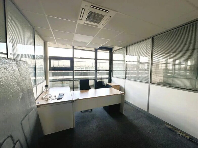 Bureau dans Melun à louer - Photo de l’immeuble – Image 3 sur 10