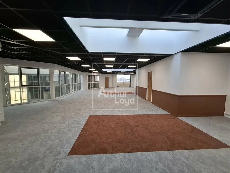Bureau dans Torcy à louer - Photo de l’immeuble – Image 3 sur 11