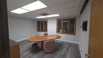 3871 E Colorado Blvd, Pasadena, CA à louer Photo intérieure– Image 1 sur 7