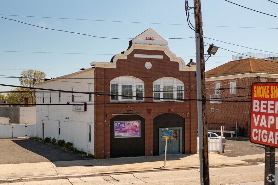 365 S Bayview Ave, Freeport, NY à vendre - Photo de l’immeuble – Image 2 sur 5