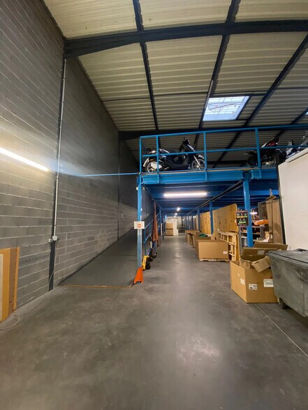 Local d'activités dans Brignais à vendre - Photo intérieure – Image 1 sur 2