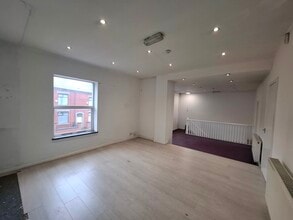 388-390 Ashton Rd, Oldham à louer Photo intérieure– Image 2 sur 2