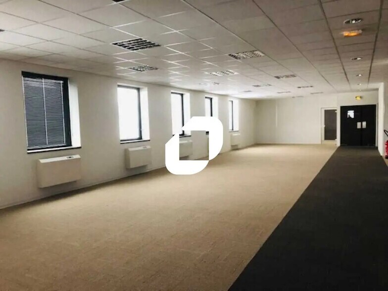 Bureau dans SAINT-OUEN-L'AUMONE à louer - Photo de l’immeuble – Image 3 sur 7