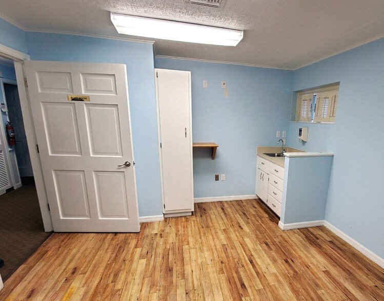 1107 S Myrtle Ave, Clearwater, FL à vendre - Photo intérieure – Image 2 sur 9