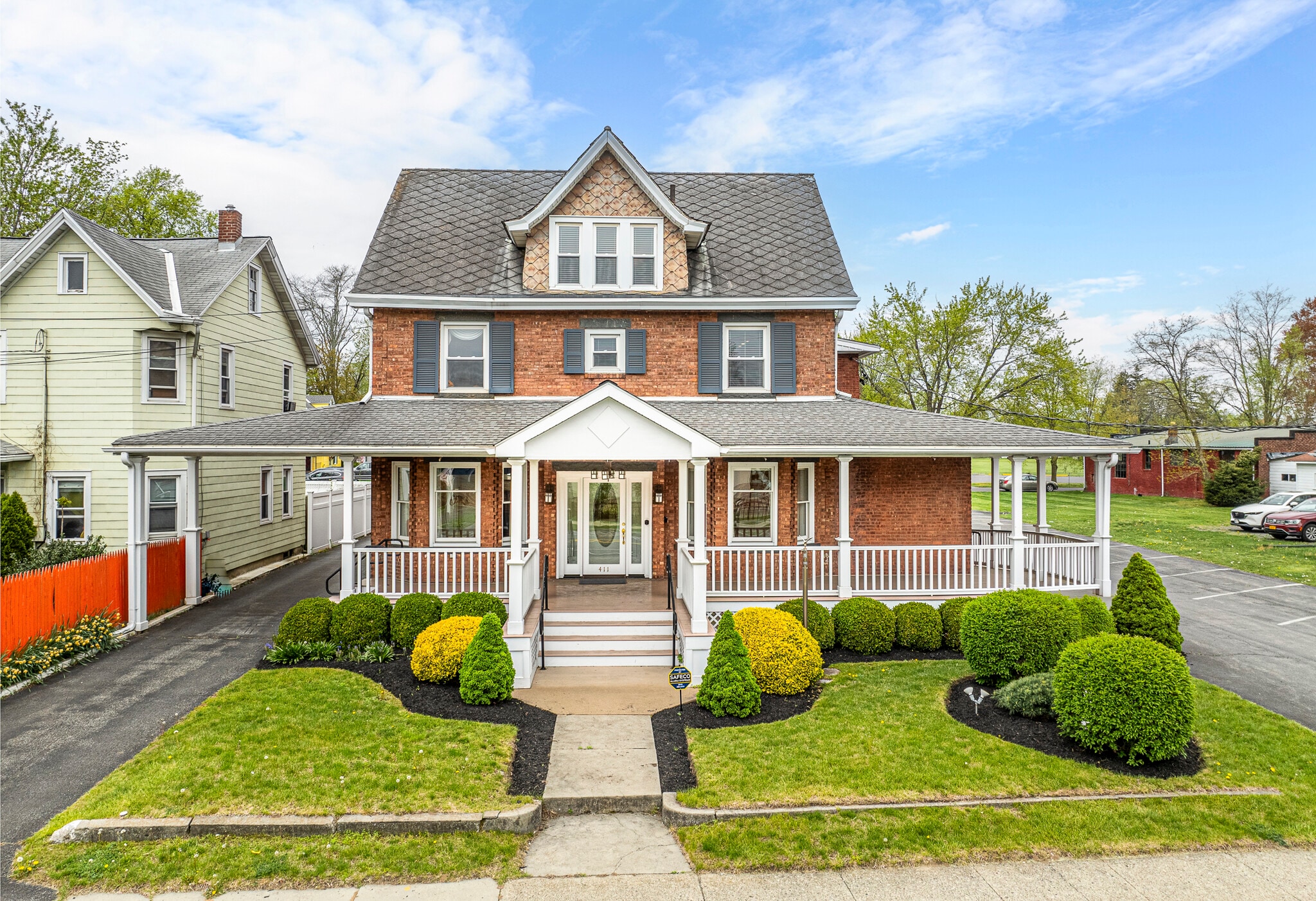 411 Albany Ave, Kingston, NY à vendre Photo principale– Image 1 sur 66