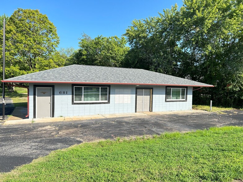 681 Ash Flat Dr, Ash Flat, AR à vendre - Photo de l’immeuble – Image 2 sur 28