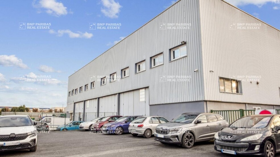Local d’activités dans Brétigny-sur-Orge à louer - Photo de l’immeuble – Image 2 sur 14