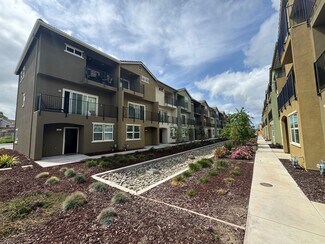 Plus de détails pour 116 Bundeson Dr, Hollister, CA - Logement à vendre