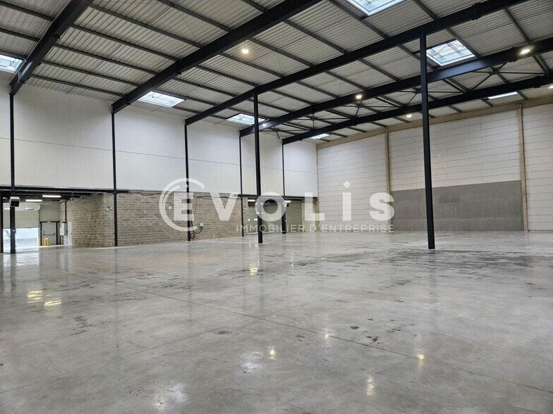 Local d’activités dans Wissous à louer - Photo intérieure – Image 2 sur 13