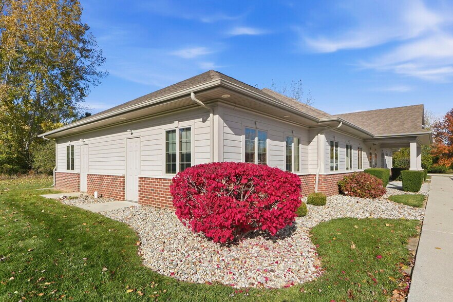 2150 N Pointe Dr, Warsaw, IN à louer - Photo de l’immeuble – Image 3 sur 28