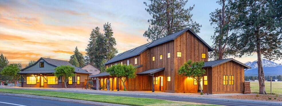 771-781 W Hood Ave, Sisters, OR à louer - Photo de l’immeuble – Image 1 sur 10